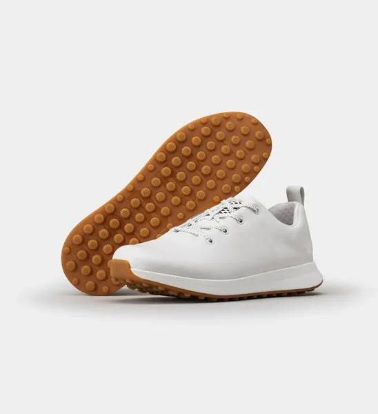 Spikeless golf shoe, white and gum
