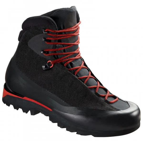 Mountaineering boot