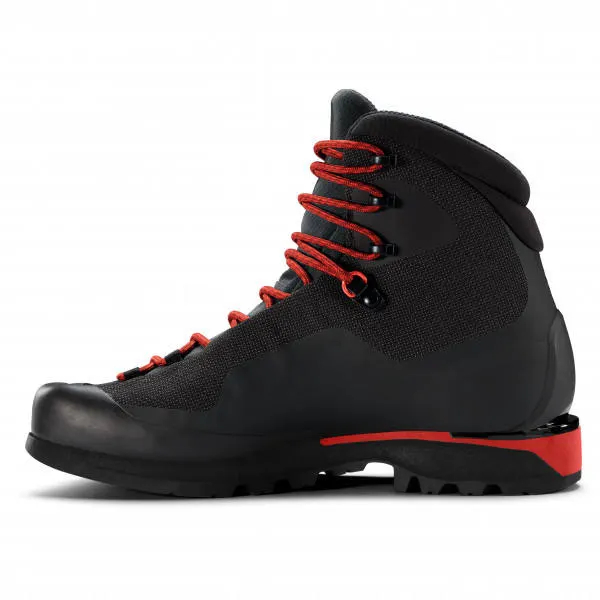 Mountaineering boot