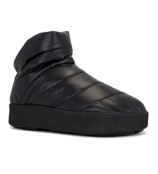 Quilted snow boot