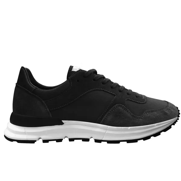 Black knit runner