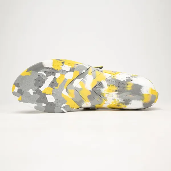 Camo climbing shoe
