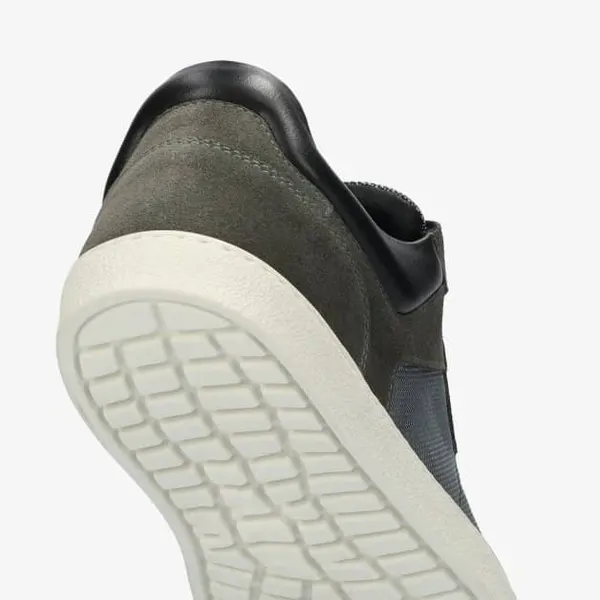 Suede barefoot court sneaker