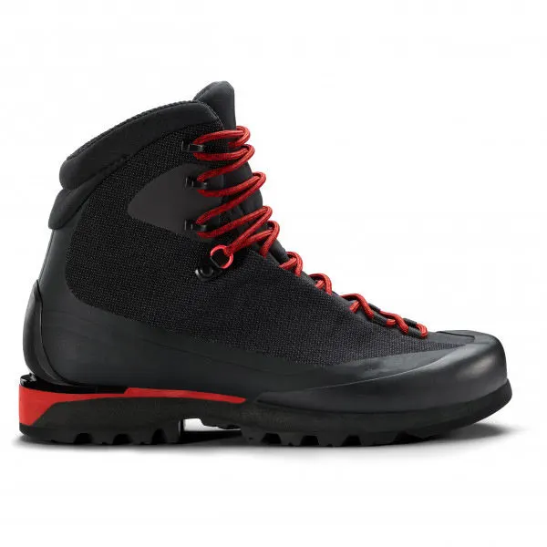 Mountaineering boot