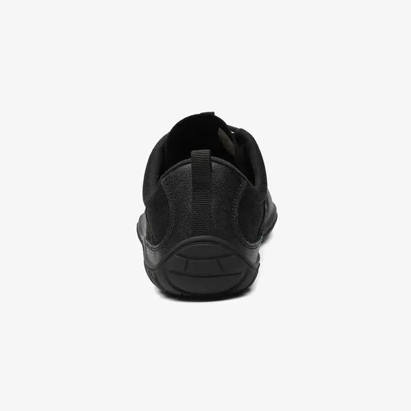 Black barefoot trainer