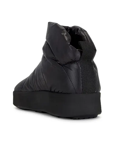 Quilted snow boot