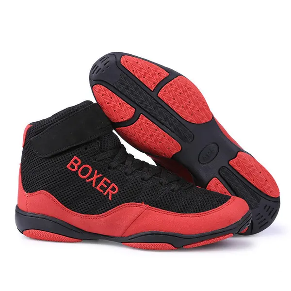 Wrestling shoe, black and red